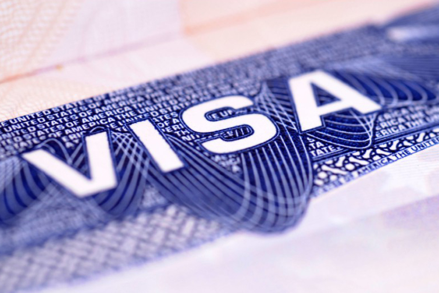 Получение визы: преимущества обращения в визовые центры