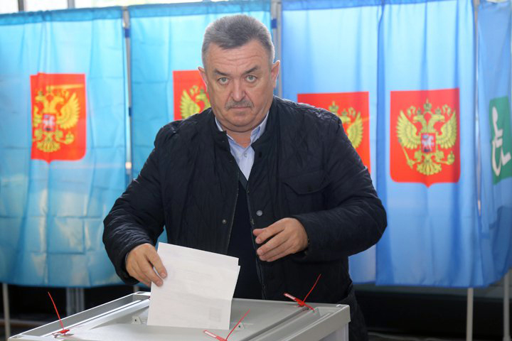 «ЕР» получает менее 44% на выборах в новосибирское заксобрание