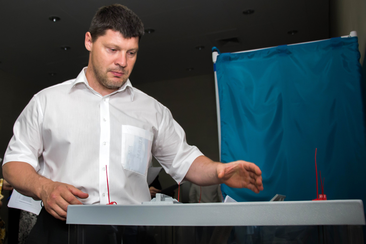 Первые итоги голосования на округах в новосибирское заксобрание