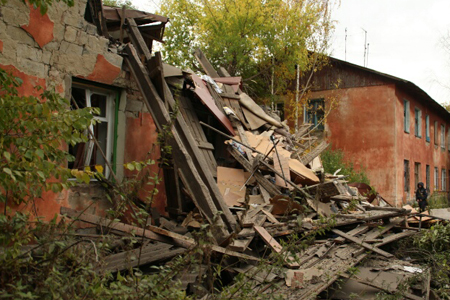 Обрушение дома в Омске: суицид и попытка закурить 