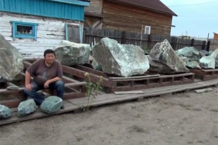 Более 40 тонн нефрита обнаружено во дворе сельского жителя в Бурятии 