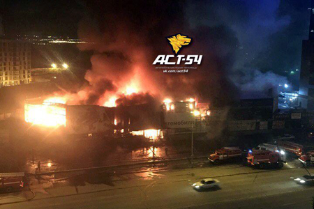Пожар уничтожил половину авторынка на Горской в Новосибирске