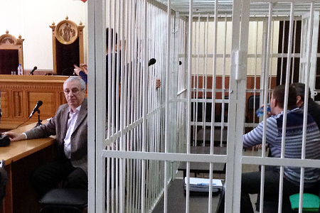 «Суд признал вину»: депутаты пришли поддержать Солодкиных в день приговора