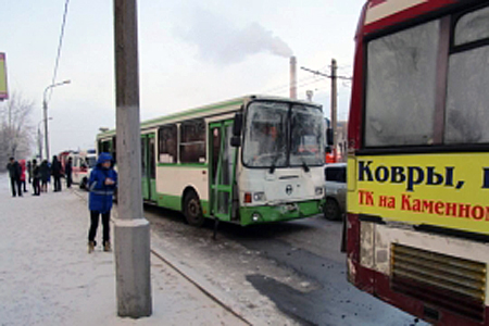 Семеро пострадали при столкновении автобусов в Красноярске