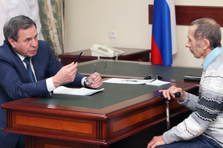 Новосибирский губернатор дал многодетным семьям по 20 тыс.