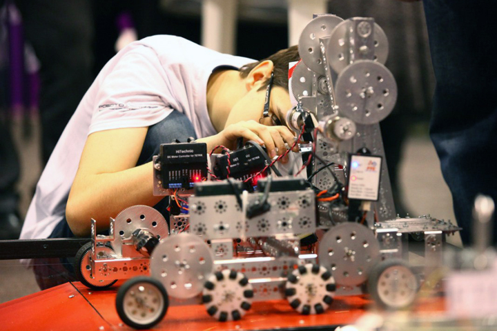 Тысячи людей и сотни роботов научатся новому на фестивале «РобоСиб-2015»