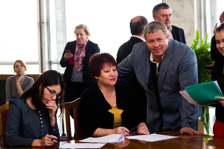 Депутаты заксобрания окажут помощь родным погибшей Оксаны Бобровской
