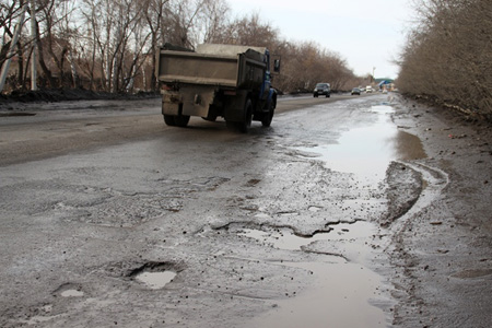 Прокуратура уличила мэрию Омска в плохой уборке и ремонте дорог в снег