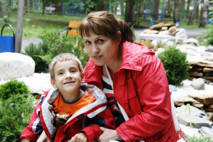 Лечение в Москве поможет будущему первокласснику из Новосибирска научиться ходить