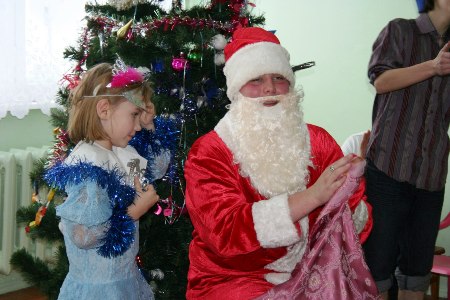 Новосибирские сироты остаются без подарков к Новому году