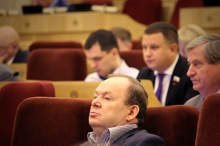 Новосибирский сенатор Лаптев позвал избравших его депутатов отобедать чем Бог послал