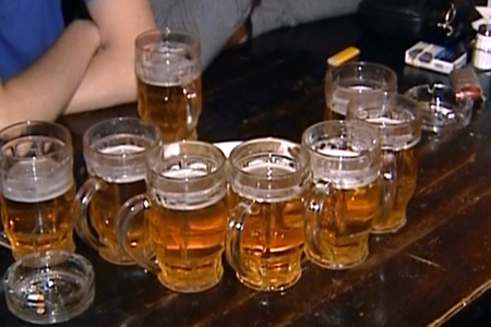 Омский чиновник сознался в совращении 12-летней обещаниями пива