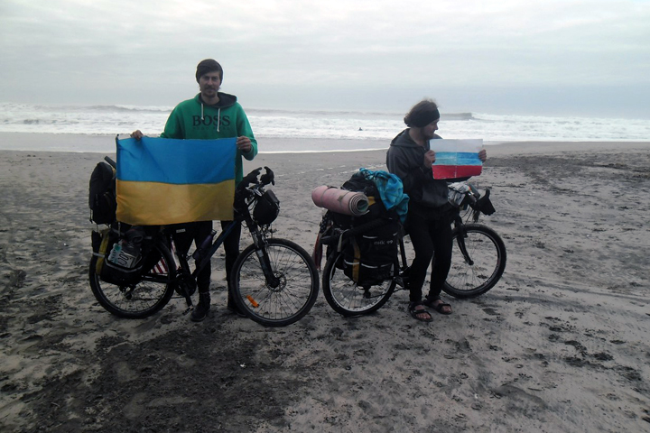 Томич и напарник с украинским флагом пересекли США на велосипедах