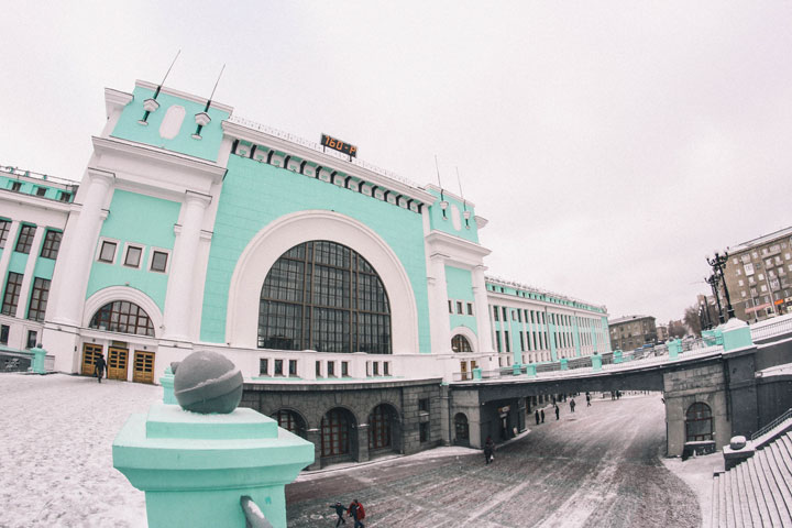 Ешь, стригись, езжай: исторические будни вокзала Новосибирск-Главный 