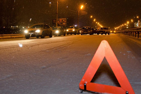 Два автобуса и автомобиль столкнулись в Красноярском крае, один человек погиб 