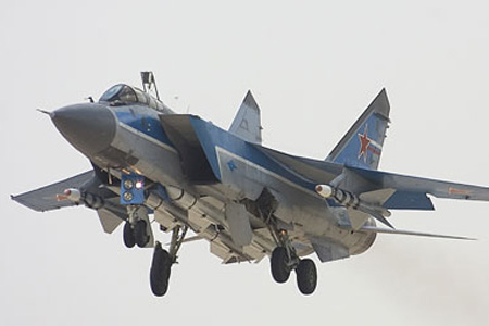 Истребитель МиГ-31 совершил аварийную посадку в Красноярском крае 