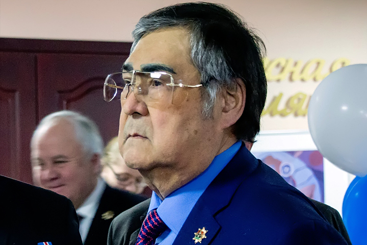 Тулеев потребовал запретить коллекторов в Кузбассе