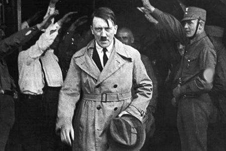 Неизвестные отметили день рождения Гитлера свастикой в центре Читы 