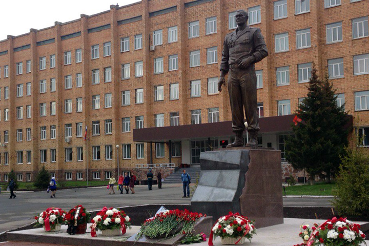 Памятник генералу Лебедю установили в Красноярске