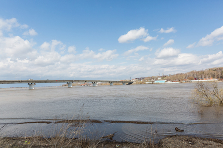 Нефтеналивная баржа затонула на реке в Томске