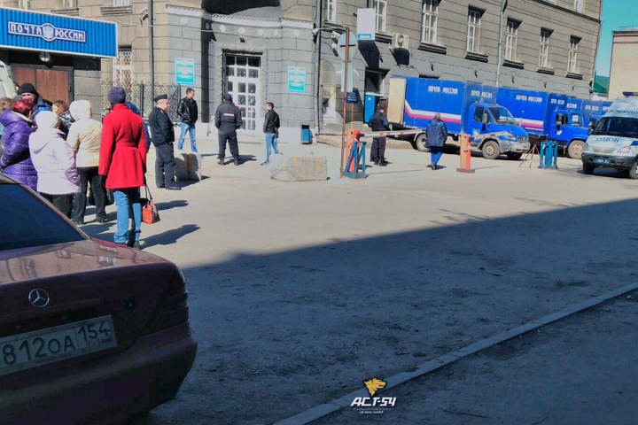 Тикающая посылка парализовала «Почту России» в центре Новосибирска