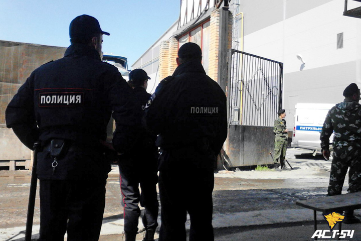 Полиция оцепила новосибирский филиал «Деловых линий»