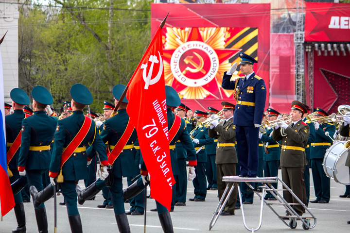 Новосибирцам в День Победы показали «Триумфы» и «Терминаторы»