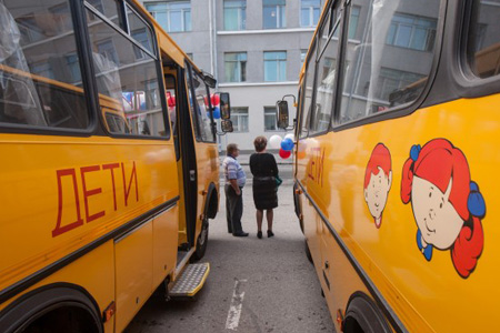 На школьные автобусы в Новосибирской области добавят 100 млн рублей 