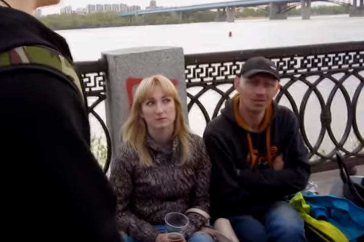 Общественники стали отбирать у новосибирцев пиво и сигареты в парках