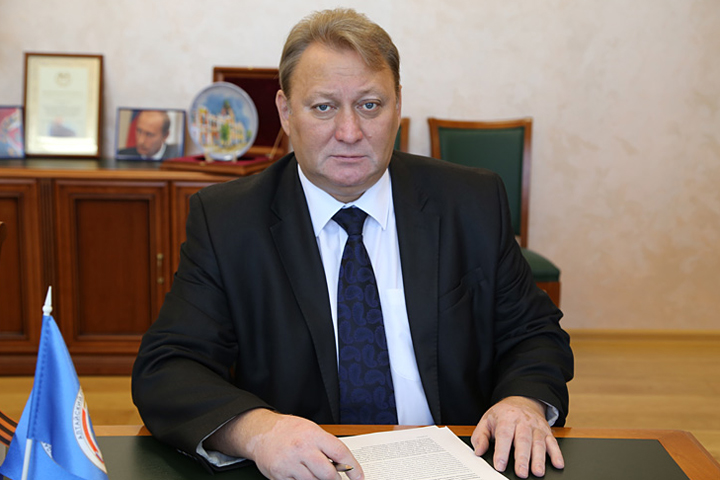 Министр образования и науки уволил ректора АлтГТУ Александра Ситникова