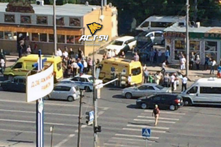 Водитель иномарки сбил нескольких детей в центре Новосибирска и скрылся