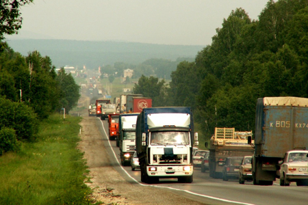 Большегрузам запретили проезжать по Новосибирской области в жару