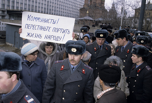 «Указы не обсуждаются, указы выполняются»: сибирские СМИ о забастовках и борьбе с привилегиями