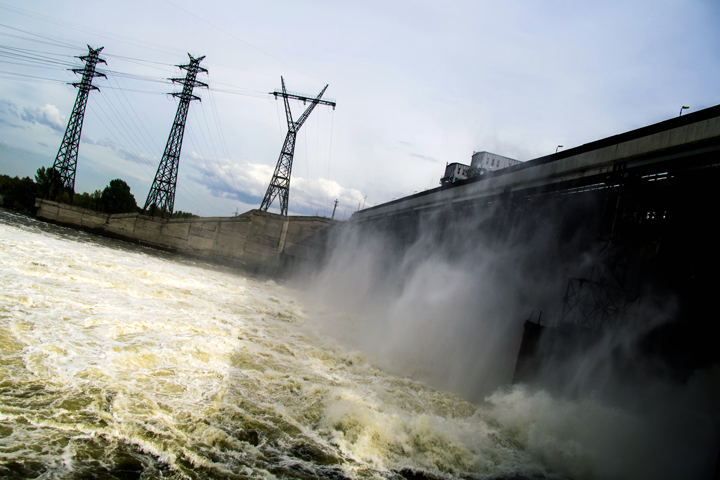 Новосибирская ГЭС увеличила сброс воды после ливней