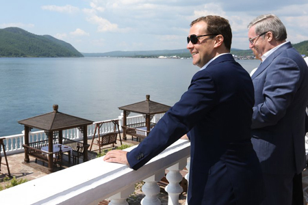 Медведев обсудит экологию Байкала с руководством Монголии 