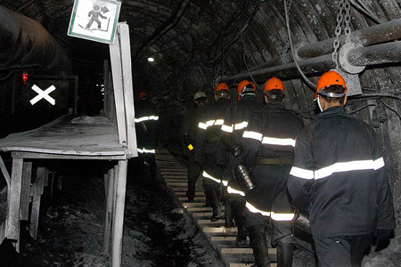 Около 80 горняков эвакуированы из новокузнецкой шахты
