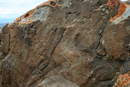 Неизвестные послания на скалах обнаружены в Горном Алтае