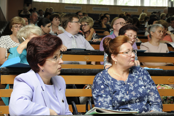 Образовательные стандарты должны разрабатывать педагоги: в Москве прошел съезд ассоциации учителей химии
