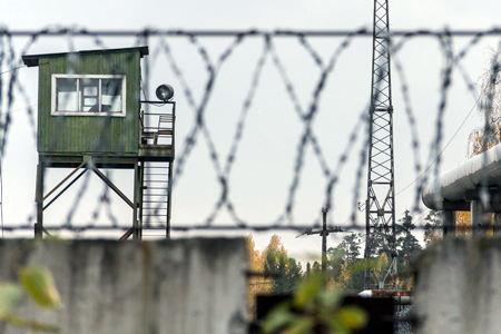 Более 200 заключенных устроили бунт в хакасской колонии