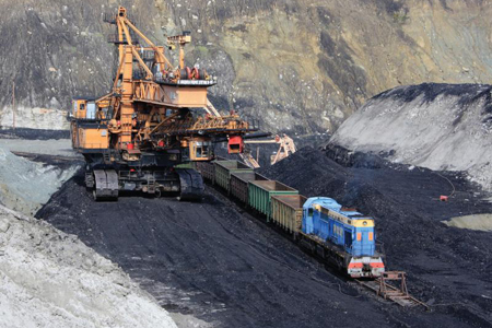 Компания Дерипаски протянула железную дорогу к крупнейшему угольному месторождению Хакасии