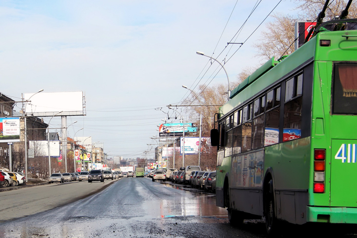 Сбербанк готов перевести новосибирские автобусы на безнал по зарплатным картам