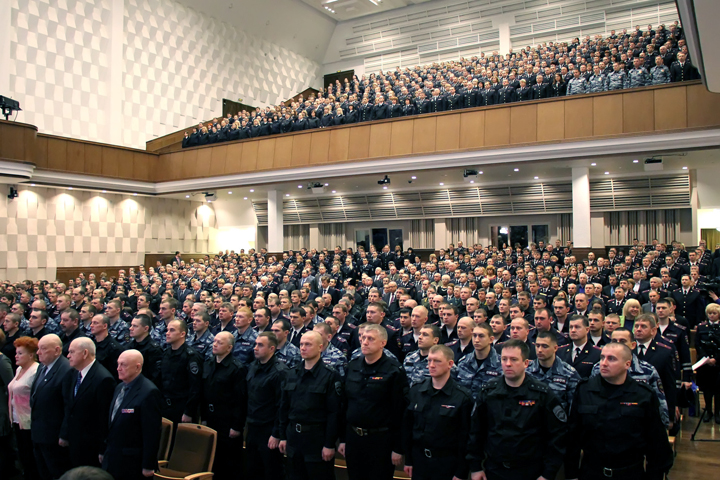 Новосибирские полицейские отметят 95-летие главка на набережной