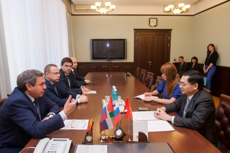 Новосибирский губернатор обсудил с консулом Вьетнама перспективы сотрудничества