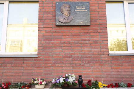 Мемориальную доску в память о Валерии Кармачёве открыли в Новосибирске