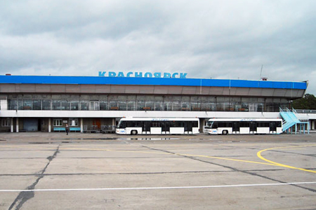 Пассажирка добилась компенсации за падение с трапа в аэропорту Красноярска