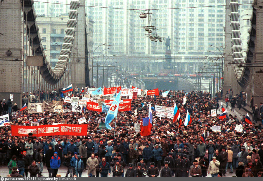 «Переименовать Новосибирск в Непреклонск»: какими были самые массовые в Сибири митинги