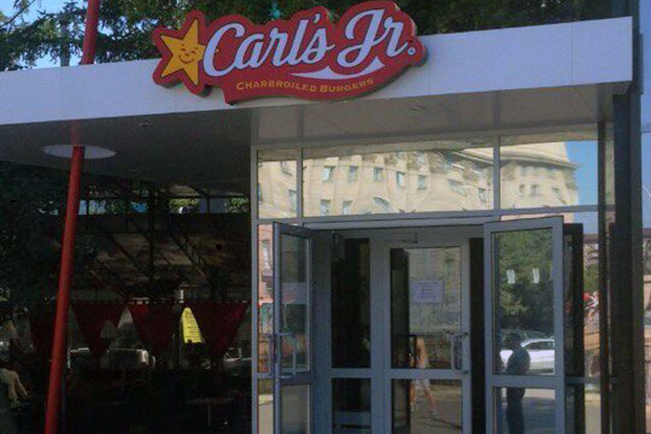 Carl’s Jr. открылся в Первомайском сквере Новосибирска