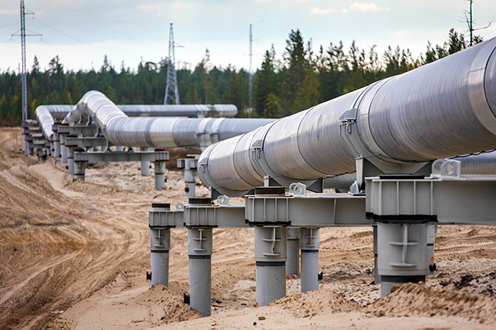 Строящийся нефтепровод на севере Сибири принял первую нефть
