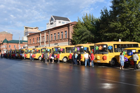 Новые школьные автобусы отправлены в районы Новосибирской области