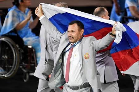 Жители Болотного хотят назвать стадион в честь пронесшего российский флаг на Паралимпиаде белоруса